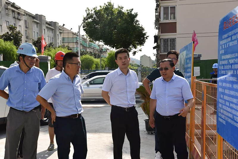 高新區(qū)住建局對農(nóng)貿市場項目進行高溫慰問 高新區(qū)住建局對農(nóng)貿市場項目進行高溫慰問
