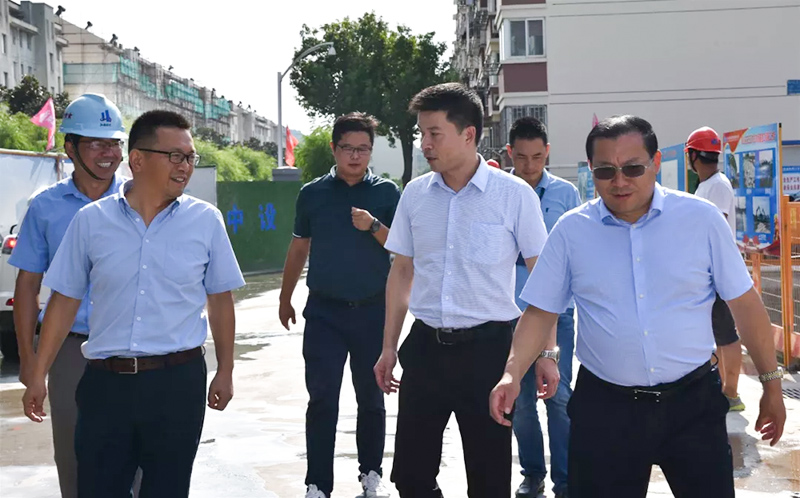 高新區(qū)住建局對農(nóng)貿市場項目進行高溫慰問 高新區(qū)住建局對農(nóng)貿市場項目進行高溫慰問